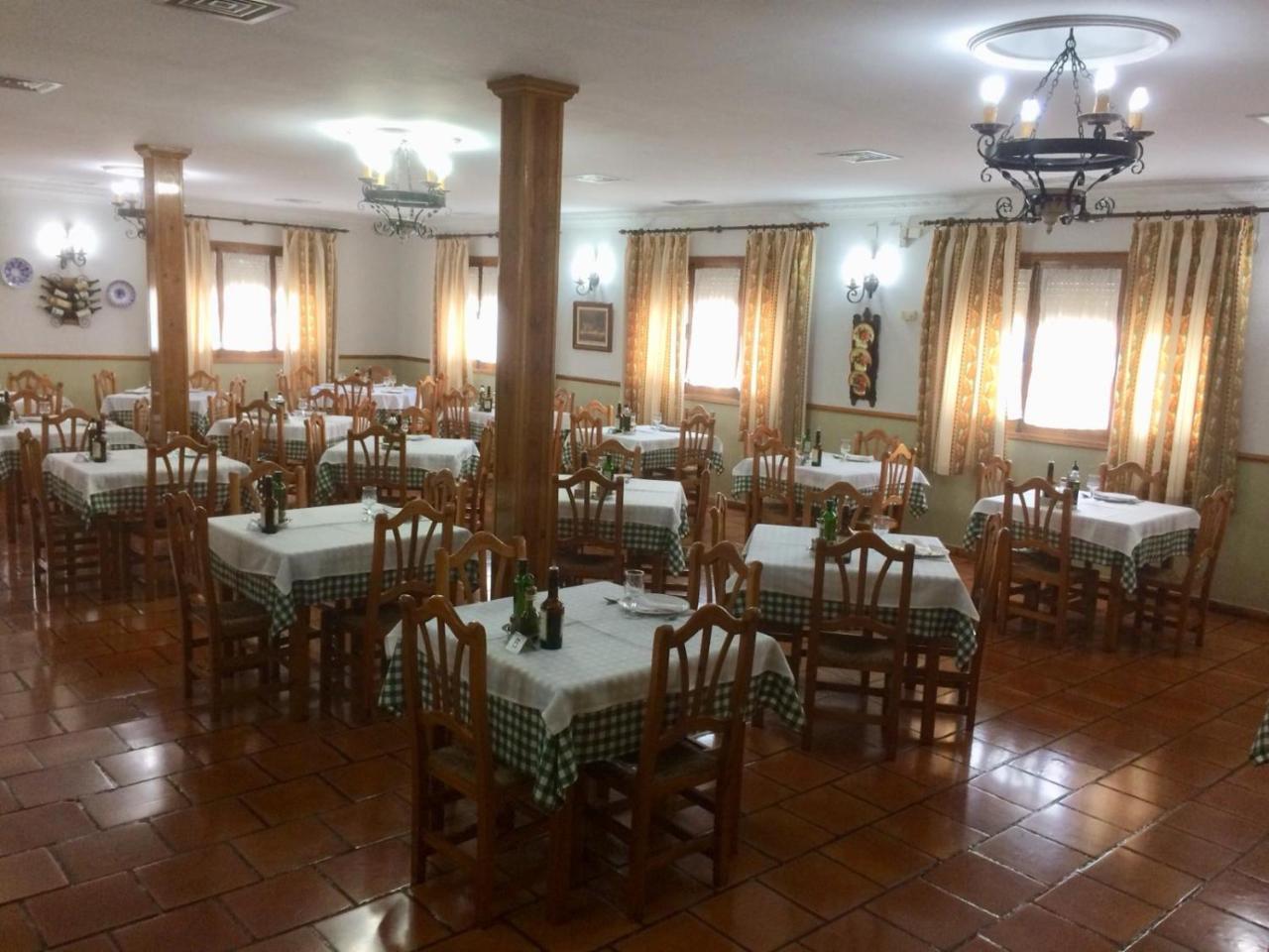 Hotel-Restaurante Venta Tomas Almuradiel Экстерьер фото